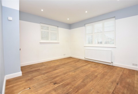 Click the photo for more details of Oxford Crescent, Didcot, Oxfordshire, OX11