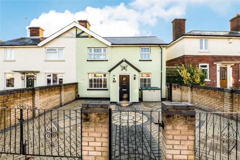 Click the photo for more details of The Oval, Didcot, Oxfordshire, OX11