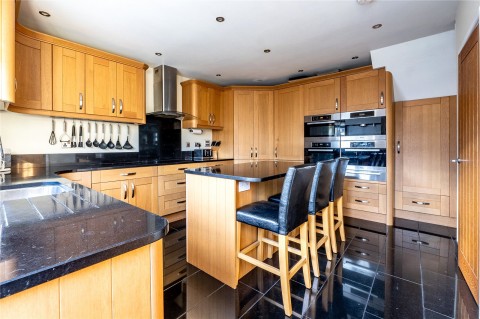 Click the photo for more details of The Oval, Didcot, Oxfordshire, OX11