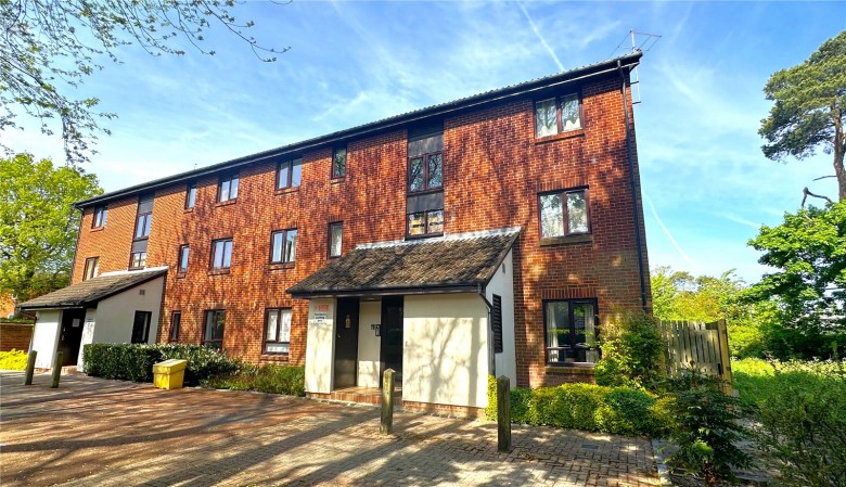 Click the photo for more details of Merton Close, Didcot, Oxfordshire, OX11