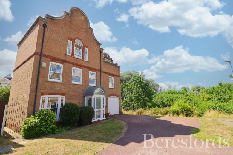 Click the photo for more details of South Woodham Ferrers, Chelmsford, Essex