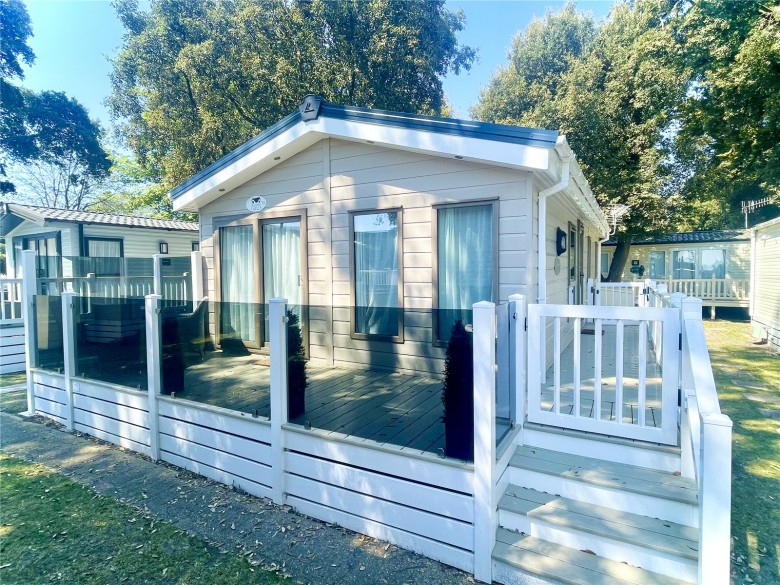 Click the photo for more details of Avon Beach, Mudeford, Christchurch