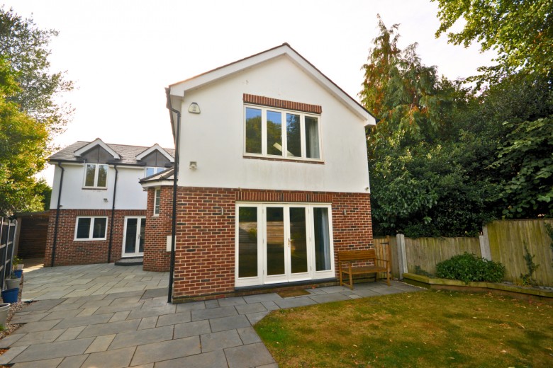 Click the photo for more details of New Road, Chelmsford, Essex