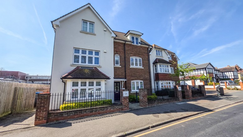 Click the photo for more details of Oaklands Avenue, 1A Oaklands Avenue, Romford