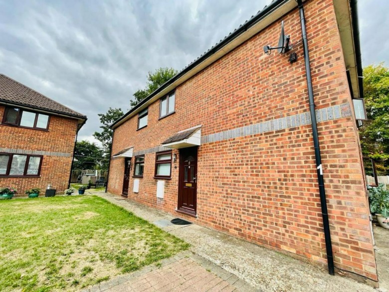 Click the photo for more details of Brentwood Road, Gidea Park