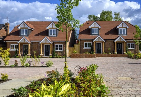 Click the photo for more details of Lambert Close, Effingham