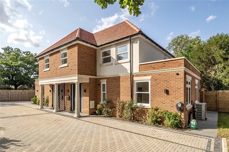 Click the photo for more details of Queens Road, Walton-On-Thames
