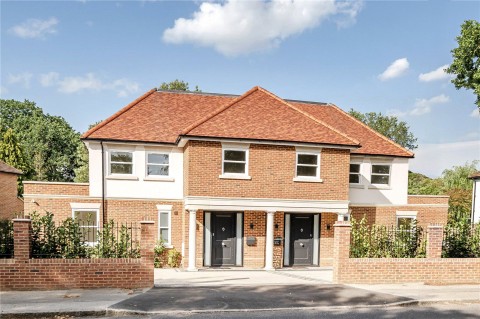 Click the photo for more details of Queens Road, Walton-On-Thames