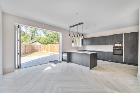 Click the photo for more details of Queens Road, Walton-On-Thames