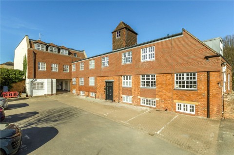 Click the photo for more details of The Courtyard, Farnham, Surrey