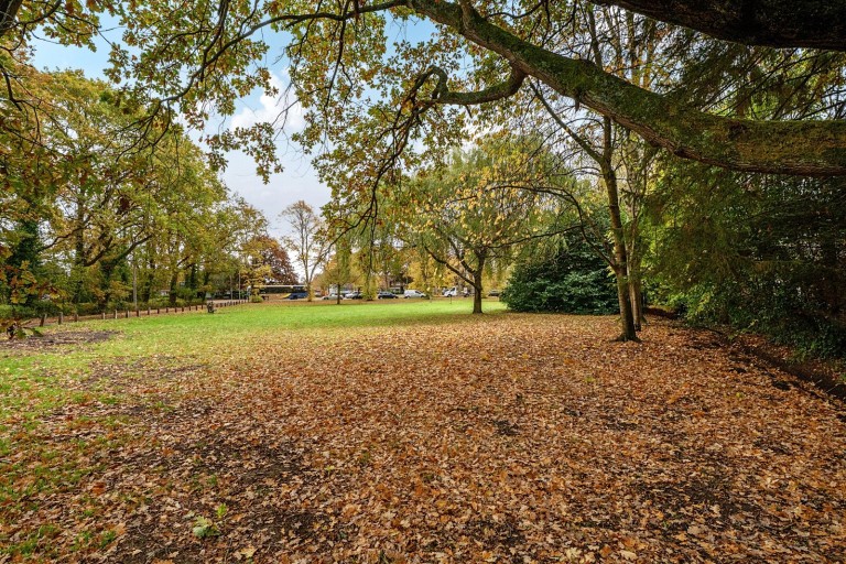 Images for Kingfield Green, Woking