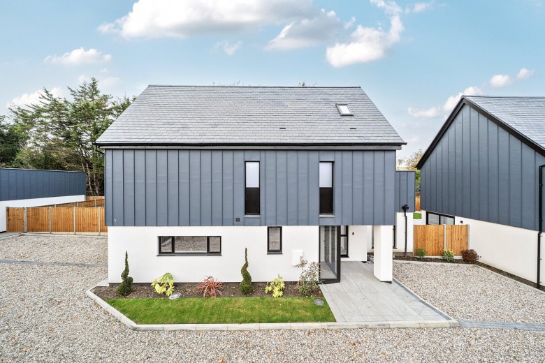 Click the photo for more details of Kingfield Green, Woking