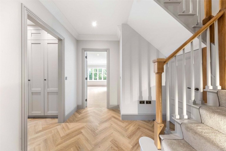 Images for Woodland Grove, Weybridge, Surrey