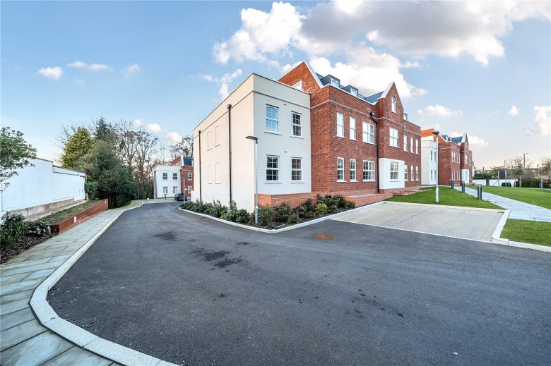 Click the photo for more details of Oatlands Drive, Weybridge, Surrey