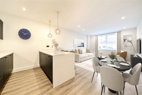 Click the photo for more details of Oatlands Drive, Weybridge, Surrey