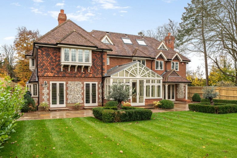 Click the photo for more details of Epsom Road, East Horsley