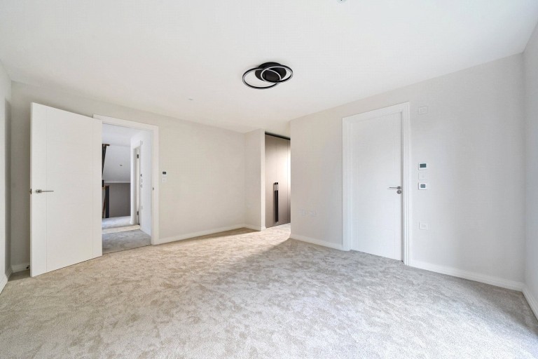 Images for Kingfield Green, Woking