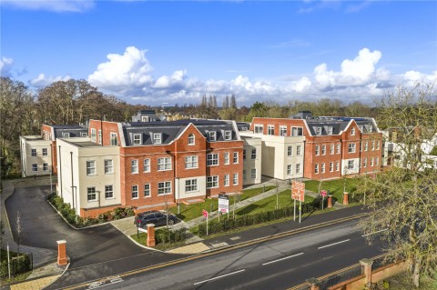 Click the photo for more details of Oatlands Drive, Weybridge, Surrey