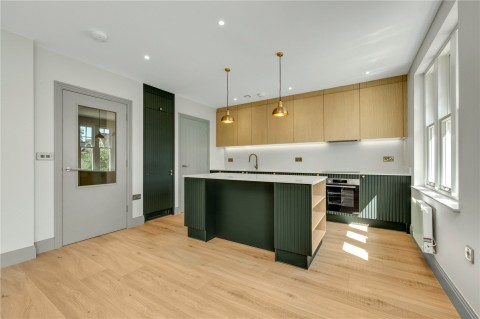 Click the photo for more details of Beauchamp Road, East Molesey