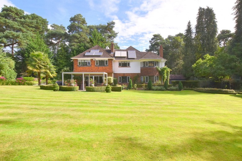 Click the photo for more details of Byfleet Road, Cobham, KT11