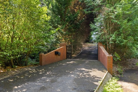 Click the photo for more details of Golf Club Road, St George's Hill, Surrey