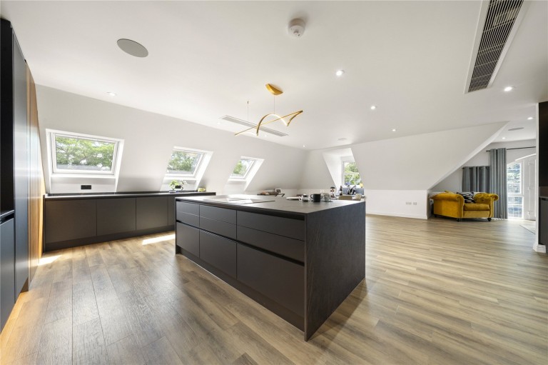 Images for White Lion Gate, Cobham, Surrey