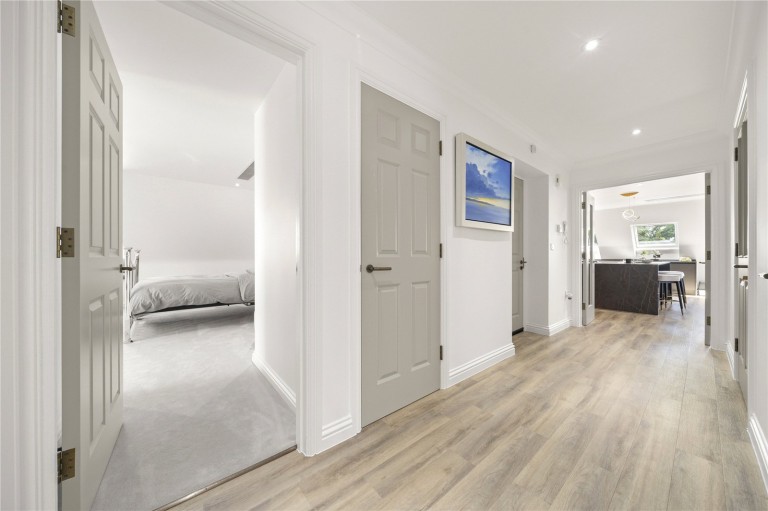 Images for White Lion Gate, Cobham, Surrey