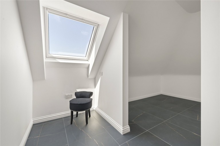 Images for White Lion Gate, Cobham, Surrey