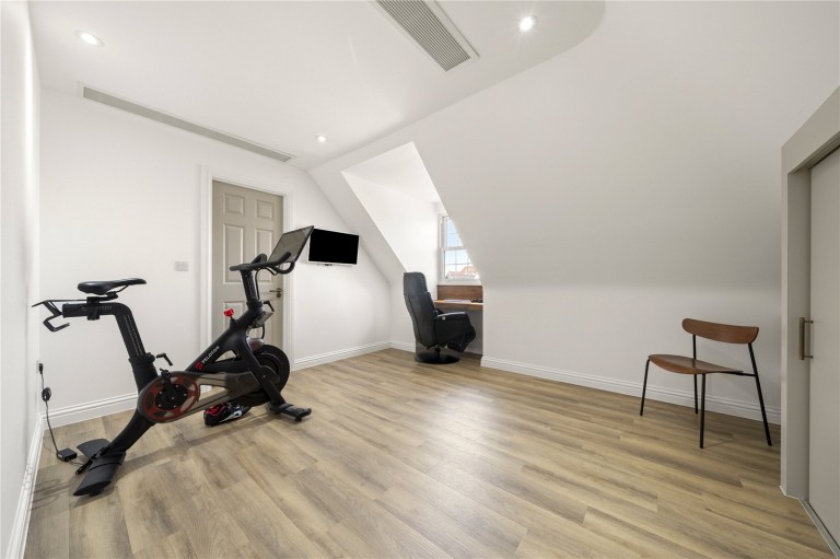 Images for White Lion Gate, Cobham, Surrey