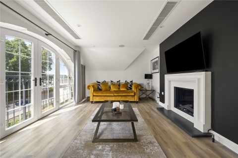 Click the photo for more details of White Lion Gate, Cobham, Surrey