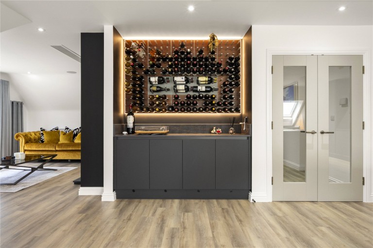 Images for White Lion Gate, Cobham, Surrey
