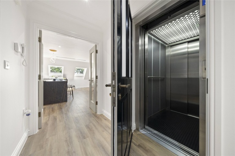 Images for White Lion Gate, Cobham, Surrey