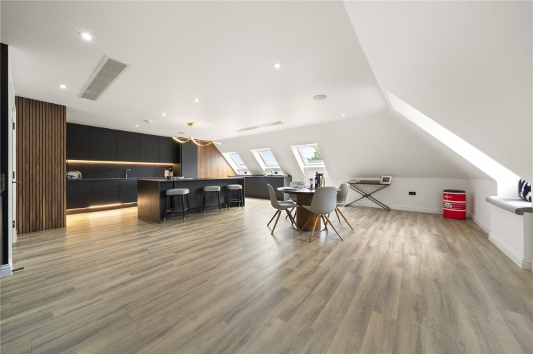Images for White Lion Gate, Cobham, Surrey