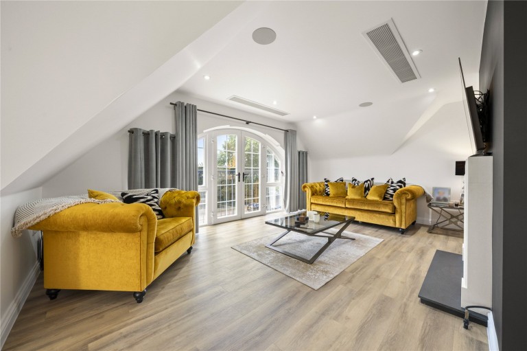 Images for White Lion Gate, Cobham, Surrey