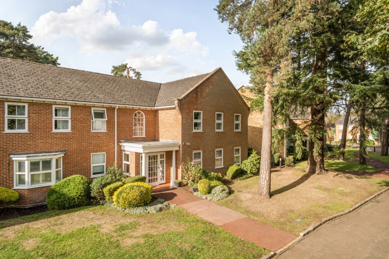 Click the photo for more details of Hall Place Drive, Weybridge, Surrey