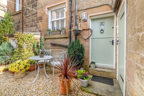 Click the photo for more details of Cleveden Crescent Lane, Kelvinside, Glasgow