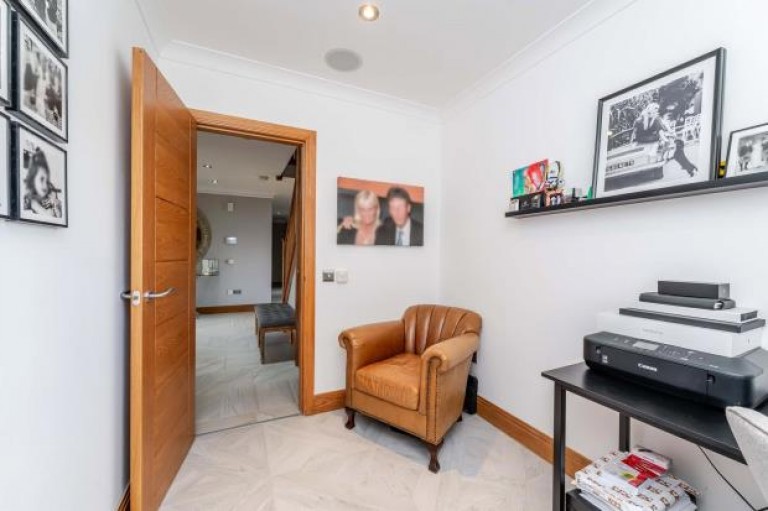 Images for Cathkin Gate, High Burnside, South Lanarkshire