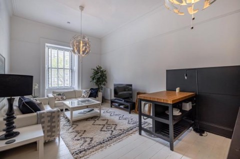 Click the photo for more details of Flat 1/L, Bank Street, Hillhead, Glasgow City