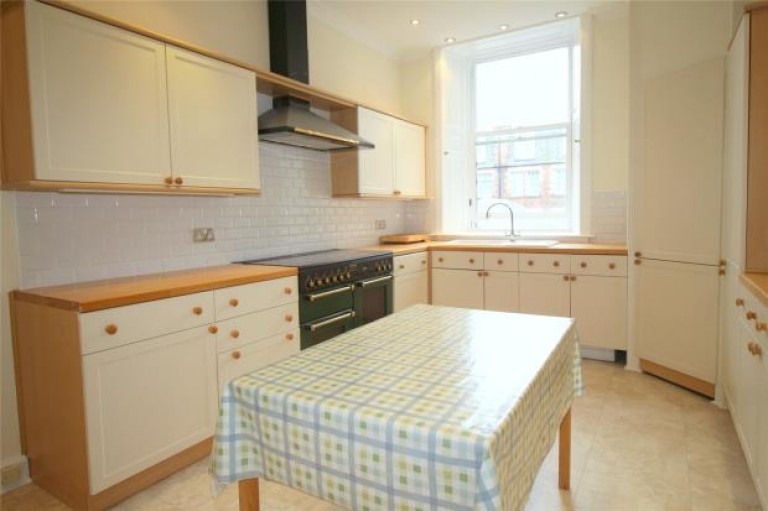 View Full Details for 2F1, George Street, New Town, Edinburgh