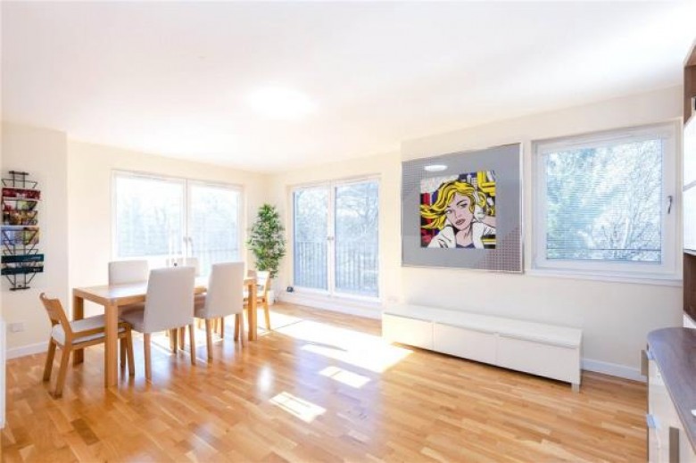 Click the photo for more details of Flat 7, New Mart Gardens, Edinburgh, Midlothian