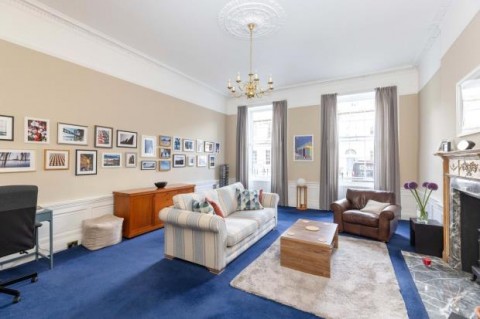 Click the photo for more details of Flat 1, Albany Street, Edinburgh