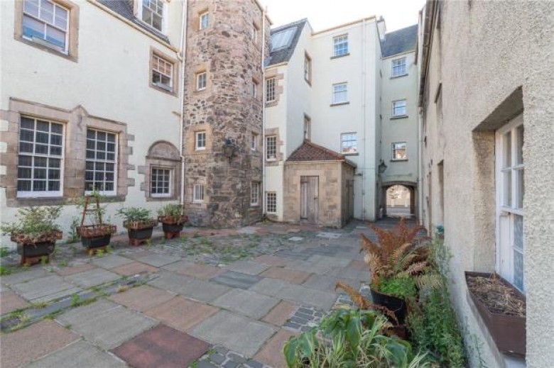 Click the photo for more details of 12/4 White Horse Close, Canongate, Edinburgh, Midlothian