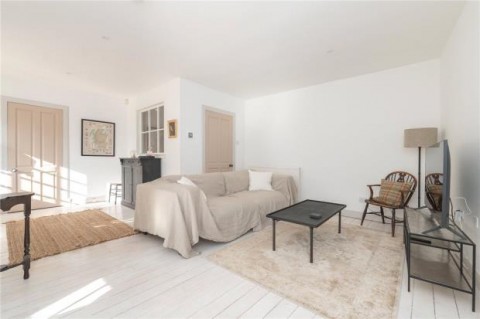 Click the photo for more details of 12/4 White Horse Close, Canongate, Edinburgh, Midlothian