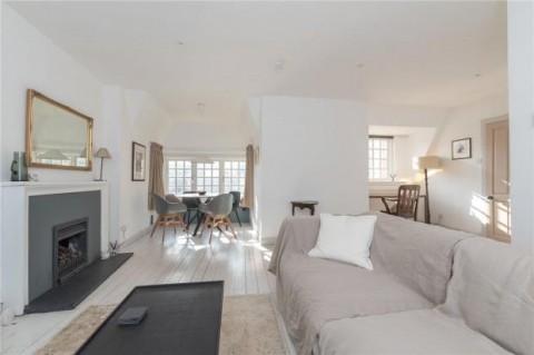 Click the photo for more details of 12/4 White Horse Close, Canongate, Edinburgh, Midlothian