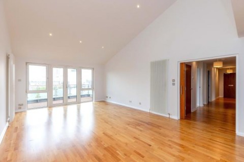 Click the photo for more details of 1/21, Portland Row, Edinburgh, Midlothian