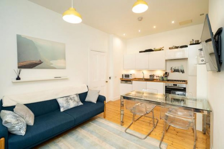 Click the photo for more details of Pf2, Roseneath Terrace, Edinburgh, Midlothian