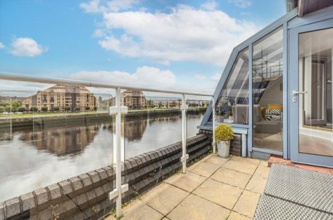Click the photo for more details of Flat 7, Lancefield Quay, Finnieston