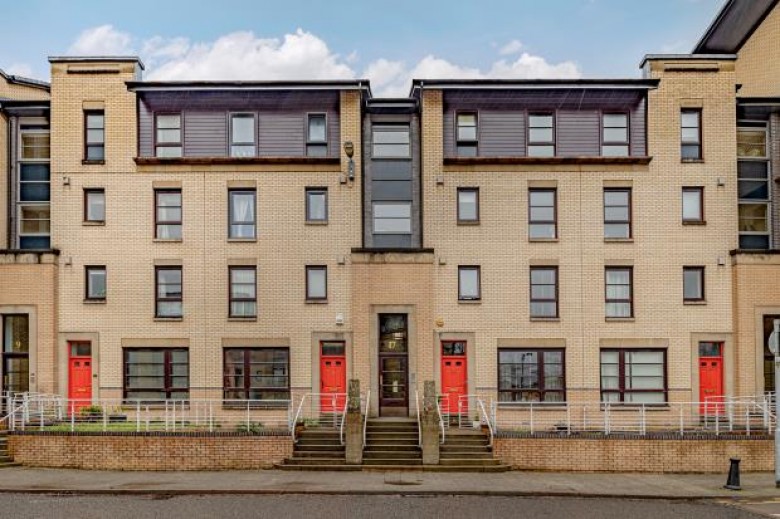 Click the photo for more details of Flat 2/2, Naburn Gate, New Gorbals