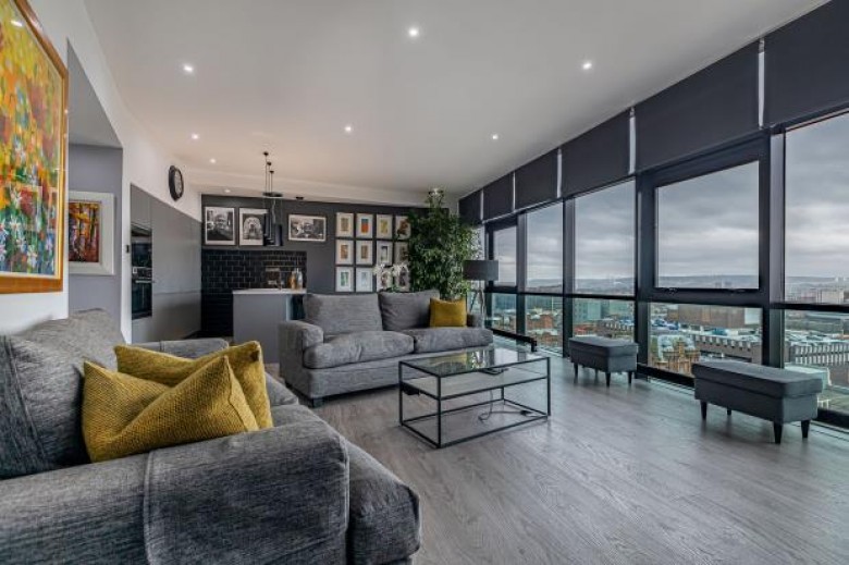 Click the photo for more details of Flat 11/4 Fleming House, Renfrew Street, Garnethill, Glasgow