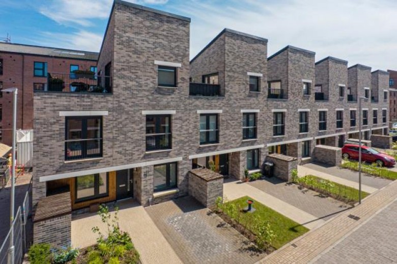 Click the photo for more details of Dunmore Lane, Laurieston, Glasgow City